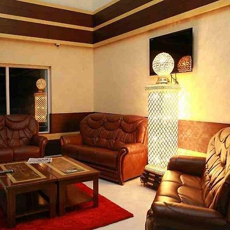 Thachaparambil Residency Hotel Alappuzha Екстериор снимка